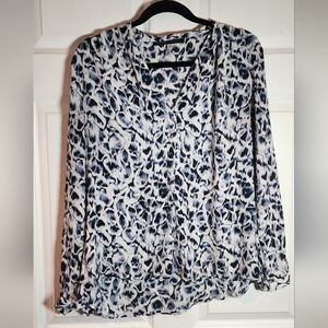 Rose & Olive Women's Blue and White Printed V-Neck Blouse Semi Sheer M